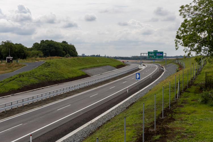FOTOGALERIE: Rekonstrukce i nová stavba. D35 mezi Olomoucí a Litovlí prochází změnou