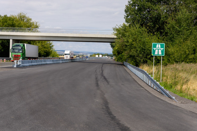 FOTOGALERIE: Rekonstrukce i nová stavba. D35 mezi Olomoucí a Litovlí prochází změnou
