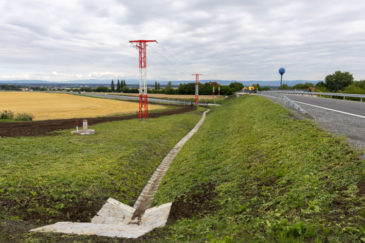 FOTOGALERIE: Rekonstrukce i nová stavba. D35 mezi Olomoucí a Litovlí prochází změnou