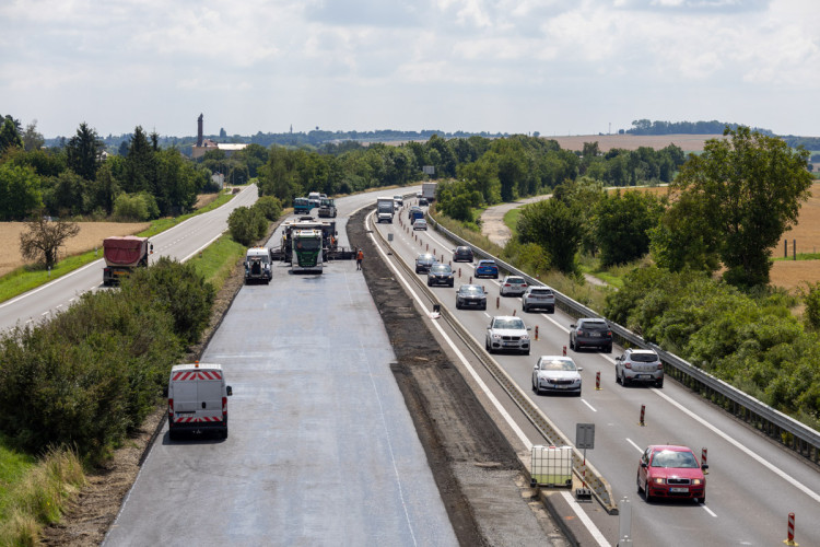 FOTOGALERIE: Rekonstrukce i nová stavba. D35 mezi Olomoucí a Litovlí prochází změnou