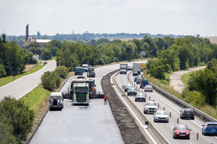 FOTOGALERIE: Rekonstrukce i nová stavba. D35 mezi Olomoucí a Litovlí prochází změnou