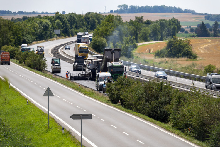 FOTOGALERIE: Rekonstrukce i nová stavba. D35 mezi Olomoucí a Litovlí prochází změnou