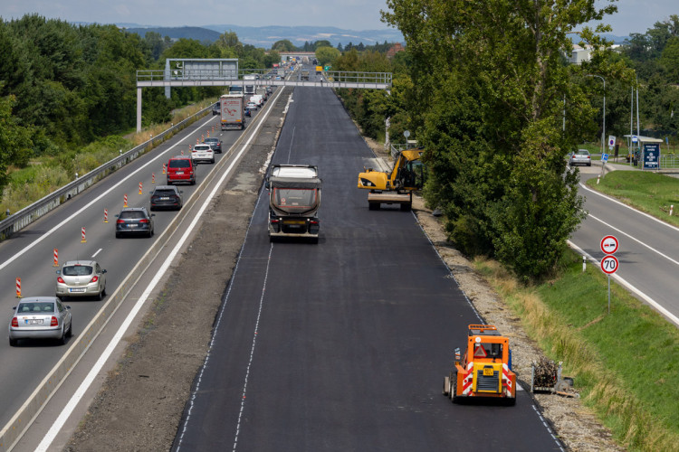 FOTOGALERIE: Rekonstrukce i nová stavba. D35 mezi Olomoucí a Litovlí prochází změnou