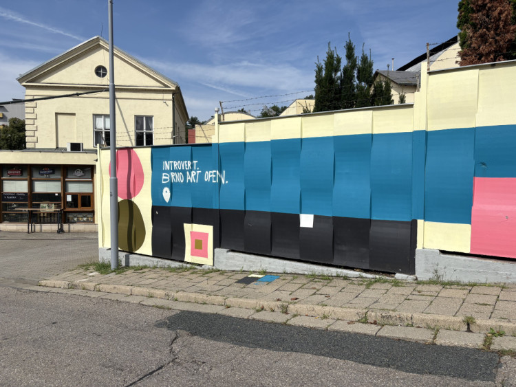 FOTOGALERIE: Sochy v Brně proměnily okolí Žlutého kopce v galerii