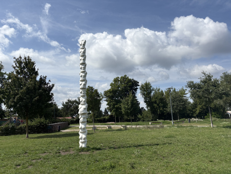 FOTOGALERIE: Sochy v Brně proměnily okolí Žlutého kopce v galerii