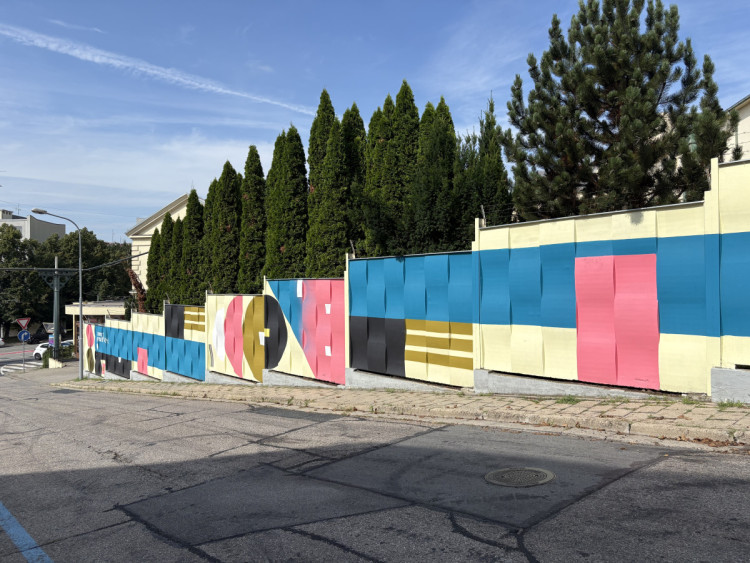 FOTOGALERIE: Sochy v Brně proměnily okolí Žlutého kopce v galerii