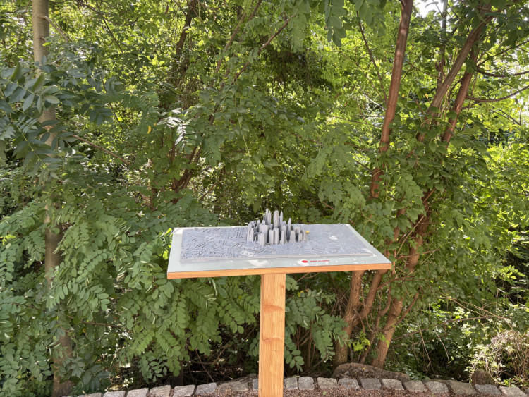 FOTOGALERIE: Sochy v Brně proměnily okolí Žlutého kopce v galerii