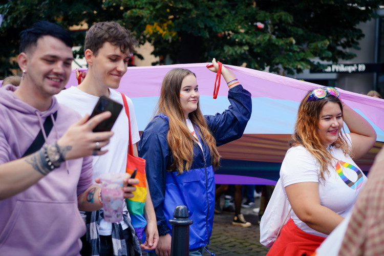 FOTOGALERIE: Prahou prošel průvod Prague Pride. Účastnil se Lipavský, Hřib i velvyslanci