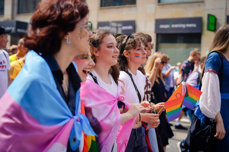 FOTOGALERIE: Prahou prošel průvod Prague Pride. Účastnil se Lipavský, Hřib i velvyslanci
