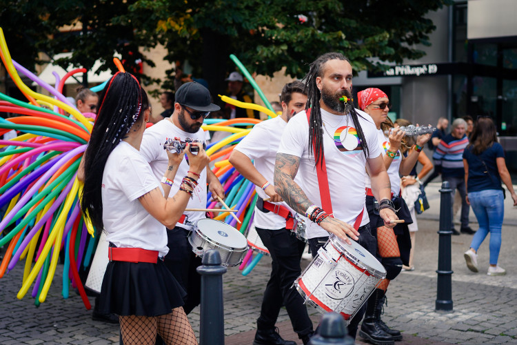 FOTOGALERIE: Prahou prošel průvod Prague Pride. Účastnil se Lipavský, Hřib i velvyslanci