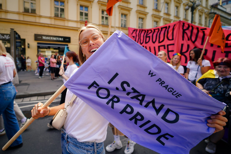 FOTOGALERIE: Prahou prošel průvod Prague Pride. Účastnil se Lipavský, Hřib i velvyslanci
