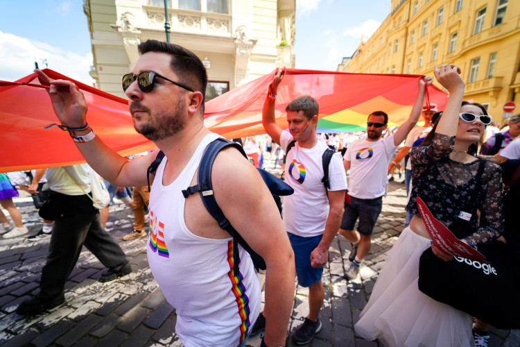 FOTOGALERIE: Prahou prošel průvod Prague Pride. Účastnil se Lipavský, Hřib i velvyslanci