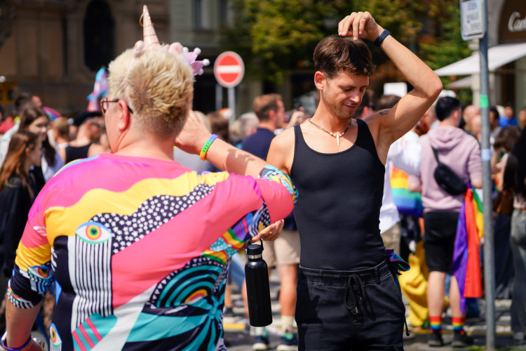 FOTOGALERIE: Prahou prošel průvod Prague Pride. Účastnil se Lipavský, Hřib i velvyslanci