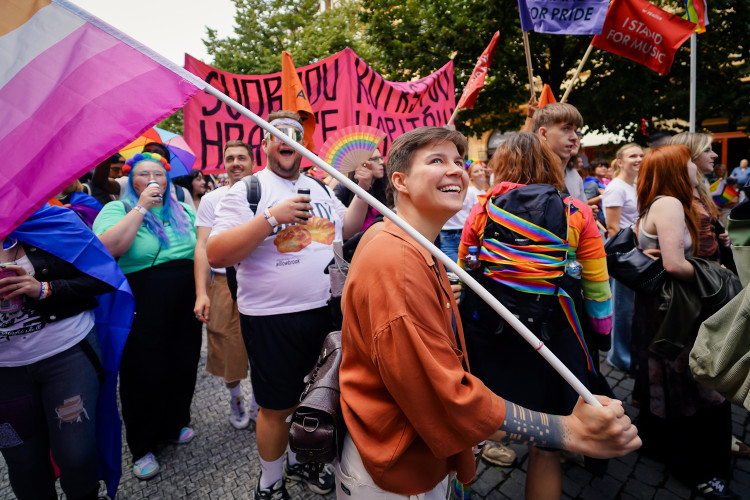 FOTOGALERIE: Prahou prošel průvod Prague Pride. Účastnil se Lipavský, Hřib i velvyslanci