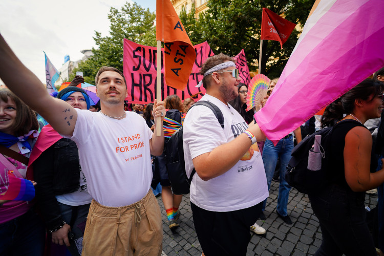 FOTOGALERIE: Prahou prošel průvod Prague Pride. Účastnil se Lipavský, Hřib i velvyslanci