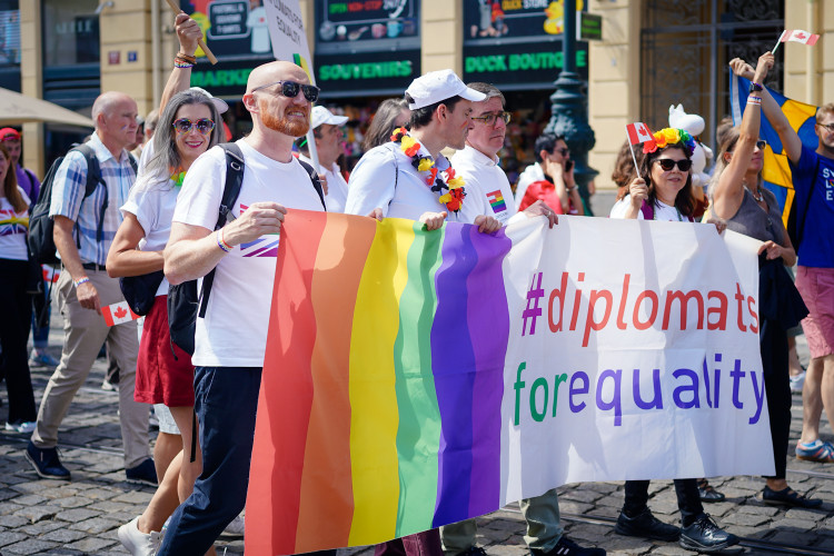 FOTOGALERIE: Prahou prošel průvod Prague Pride. Účastnil se Lipavský, Hřib i velvyslanci