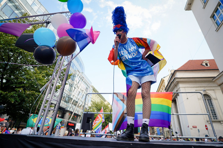 FOTOGALERIE: Prahou prošel průvod Prague Pride. Účastnil se Lipavský, Hřib i velvyslanci