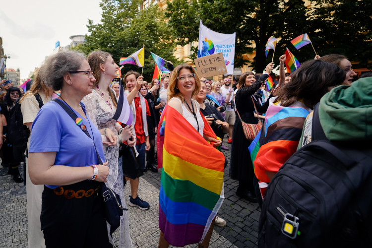 FOTOGALERIE: Prahou prošel průvod Prague Pride. Účastnil se Lipavský, Hřib i velvyslanci