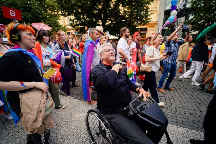 FOTOGALERIE: Prahou prošel průvod Prague Pride. Účastnil se Lipavský, Hřib i velvyslanci