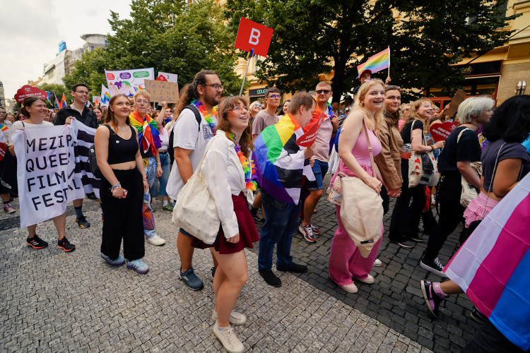 FOTOGALERIE: Prahou prošel průvod Prague Pride. Účastnil se Lipavský, Hřib i velvyslanci