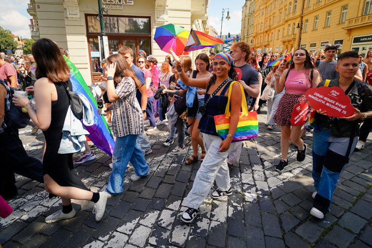 FOTOGALERIE: Prahou prošel průvod Prague Pride. Účastnil se Lipavský, Hřib i velvyslanci