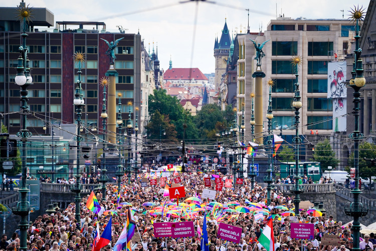 FOTOGALERIE: Prahou prošel průvod Prague Pride. Účastnil se Lipavský, Hřib i velvyslanci