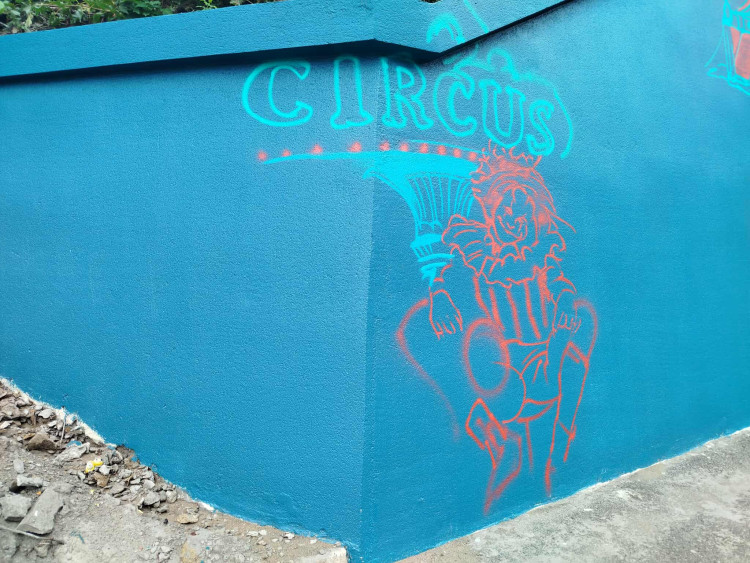 Nově pomalovaný železniční most v Havlíčkově ulici