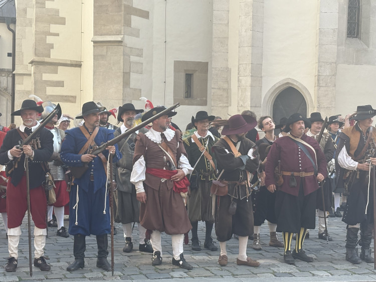 FOTOGALERIE: Brnem prošla historická armáda. Průvod připomněl legendární středověké bitvy