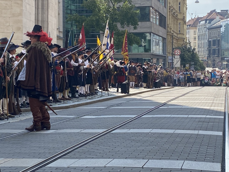 FOTOGALERIE: Brnem prošla historická armáda. Průvod připomněl legendární středověké bitvy