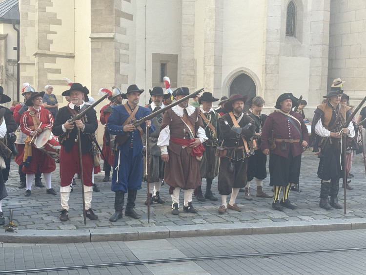 FOTOGALERIE: Brnem prošla historická armáda. Průvod připomněl legendární středověké bitvy