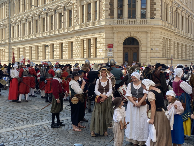 FOTOGALERIE: Brnem prošla historická armáda. Průvod připomněl legendární středověké bitvy