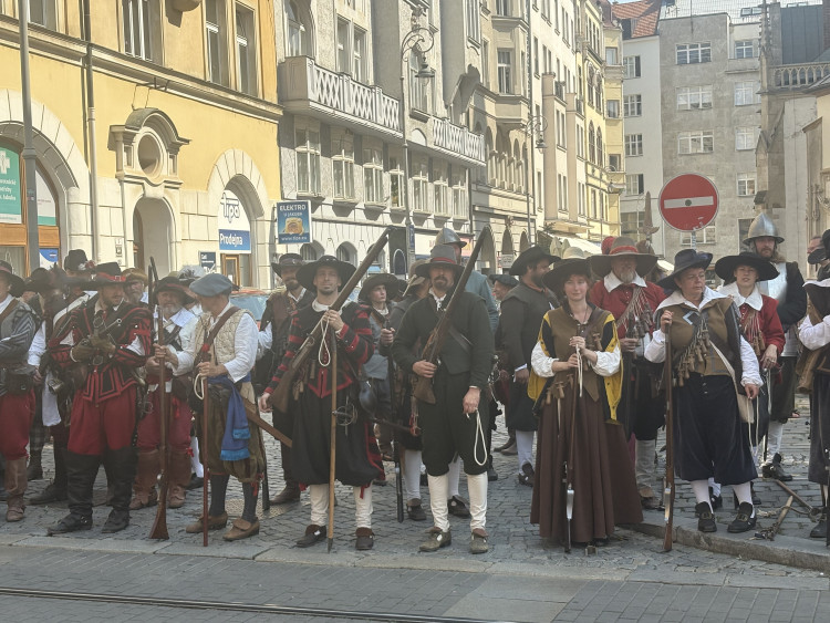 FOTOGALERIE: Brnem prošla historická armáda. Průvod připomněl legendární středověké bitvy