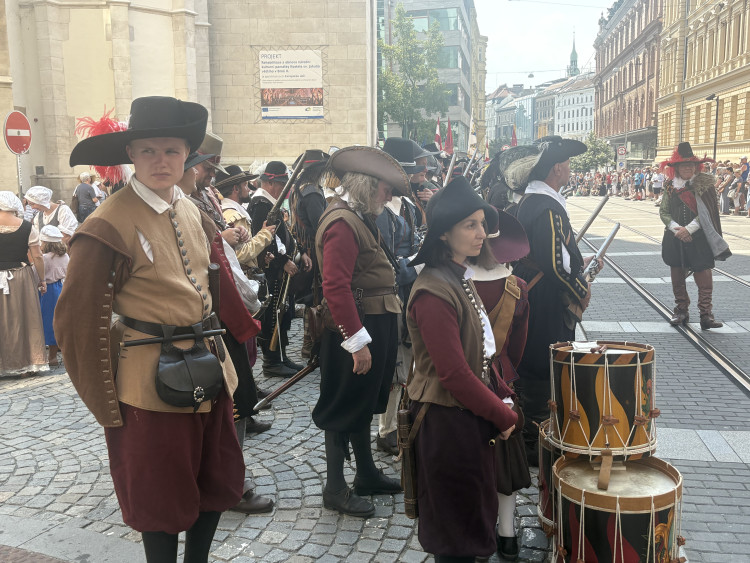 FOTOGALERIE: Brnem prošla historická armáda. Průvod připomněl legendární středověké bitvy