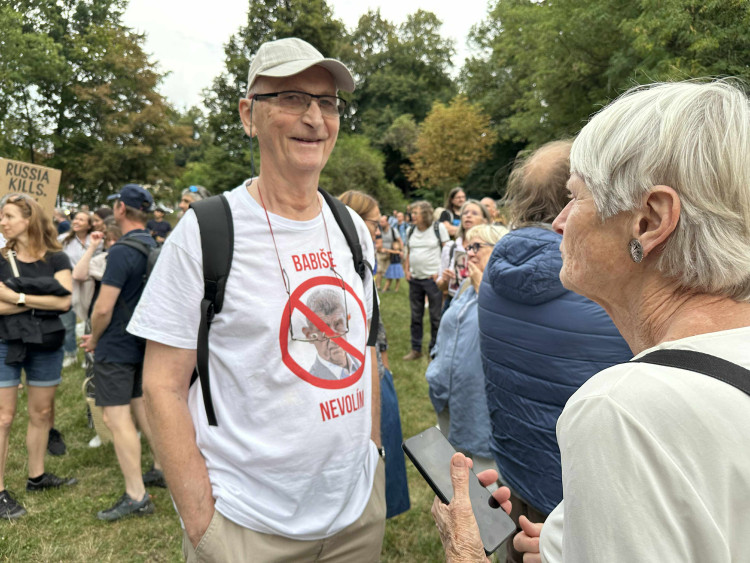 FOTOGALERIE: FOTO: Jdi domů, Ivane! Před ruskou ambasádou protestují stovky lidí