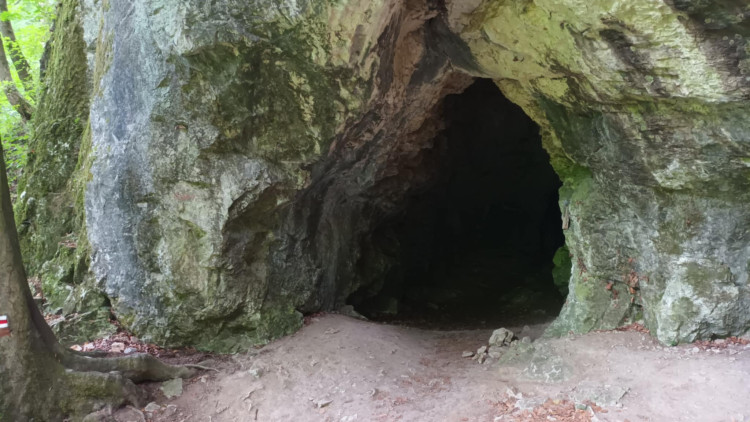 FOTOGALERIE: Indiánská hospoda, skalní brána, Zkamenělý zámek, Javoříčské jeskyně