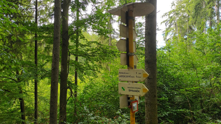 FOTOGALERIE: Indiánská hospoda, skalní brána, Zkamenělý zámek, Javoříčské jeskyně