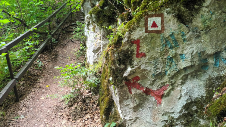 FOTOGALERIE: Indiánská hospoda, skalní brána, Zkamenělý zámek, Javoříčské jeskyně