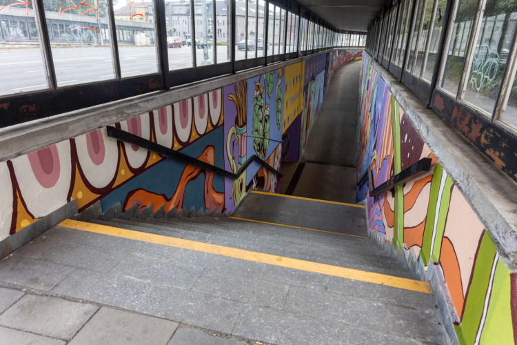 FOTOGALERIE: Streetartová úprava rozzářila pochod u olomoucké fakultní nemocnice