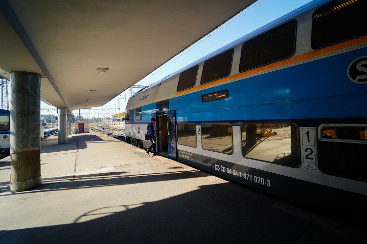 FOTOGALERIE: Lávka s promenádou i nové nástupiště. Smíchovské nádraží získává podobu