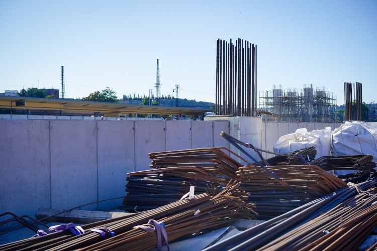 FOTOGALERIE: Lávka s promenádou i nové nástupiště. Smíchovské nádraží získává podobu