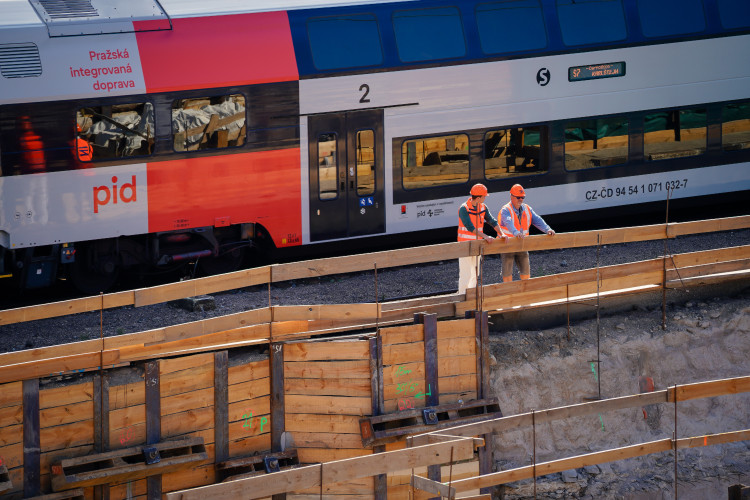 FOTOGALERIE: Lávka s promenádou i nové nástupiště. Smíchovské nádraží získává podobu