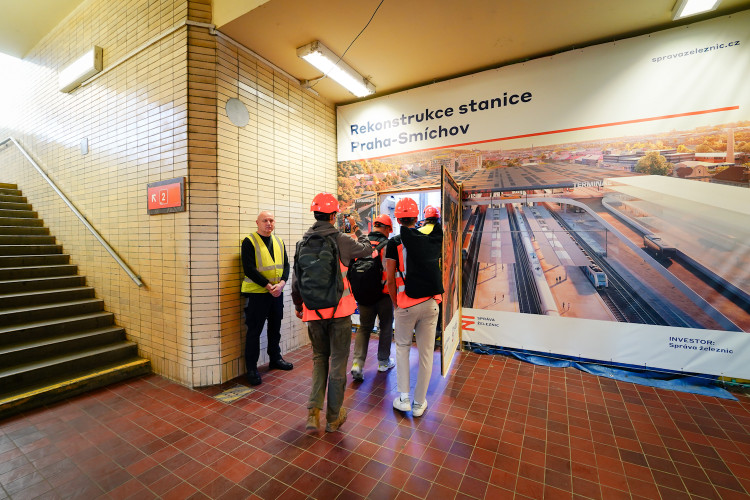 FOTOGALERIE: Lávka s promenádou i nové nástupiště. Smíchovské nádraží získává podobu