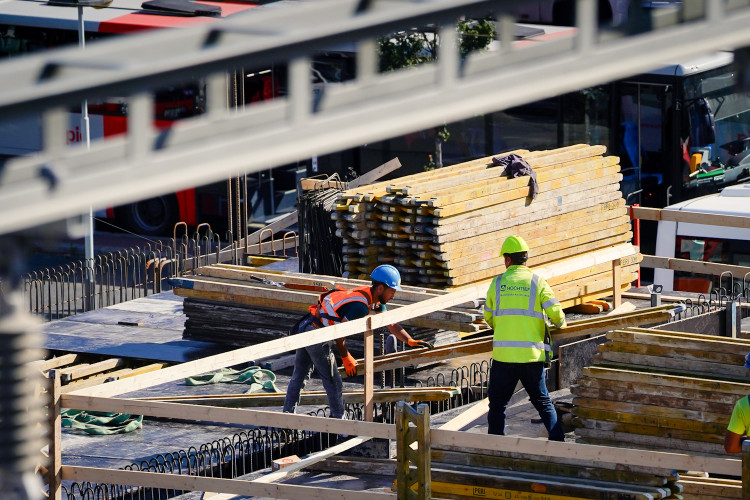 FOTOGALERIE: Lávka s promenádou i nové nástupiště. Smíchovské nádraží získává podobu