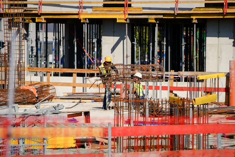 FOTOGALERIE: Lávka s promenádou i nové nástupiště. Smíchovské nádraží získává podobu