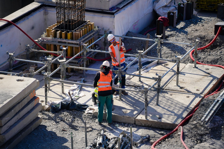 FOTOGALERIE: Lávka s promenádou i nové nástupiště. Smíchovské nádraží získává podobu