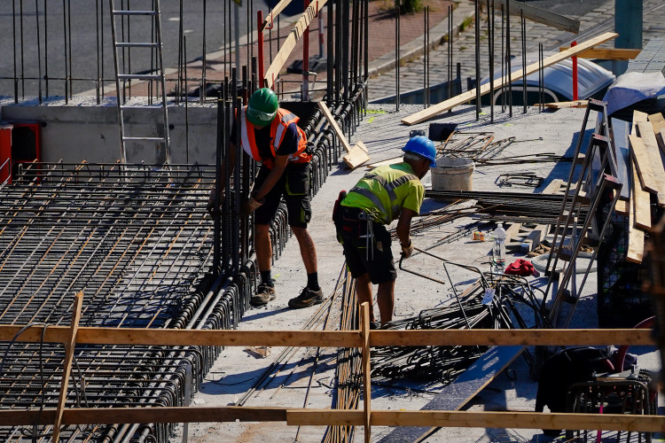 FOTOGALERIE: Lávka s promenádou i nové nástupiště. Smíchovské nádraží získává podobu