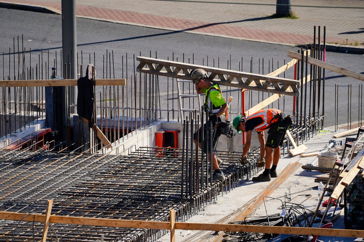 FOTOGALERIE: Lávka s promenádou i nové nástupiště. Smíchovské nádraží získává podobu