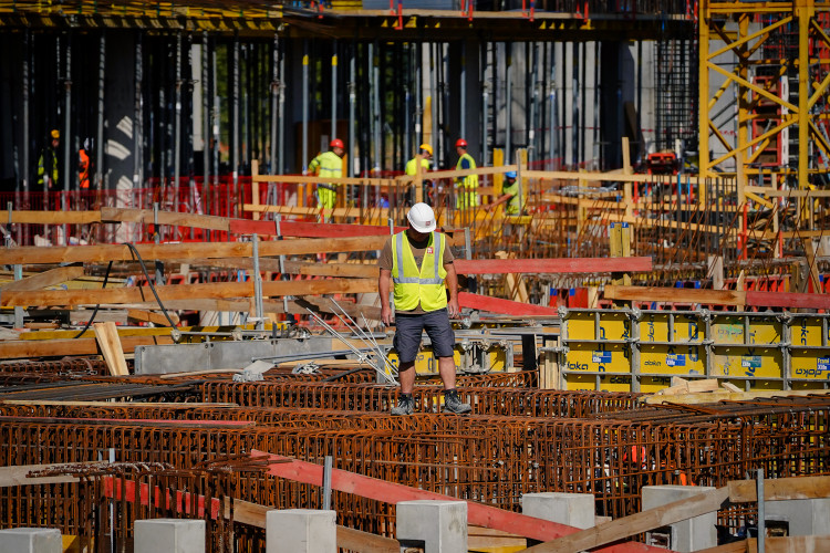 FOTOGALERIE: Lávka s promenádou i nové nástupiště. Smíchovské nádraží získává podobu