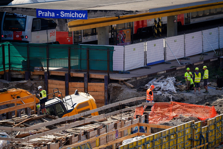 FOTOGALERIE: Lávka s promenádou i nové nástupiště. Smíchovské nádraží získává podobu