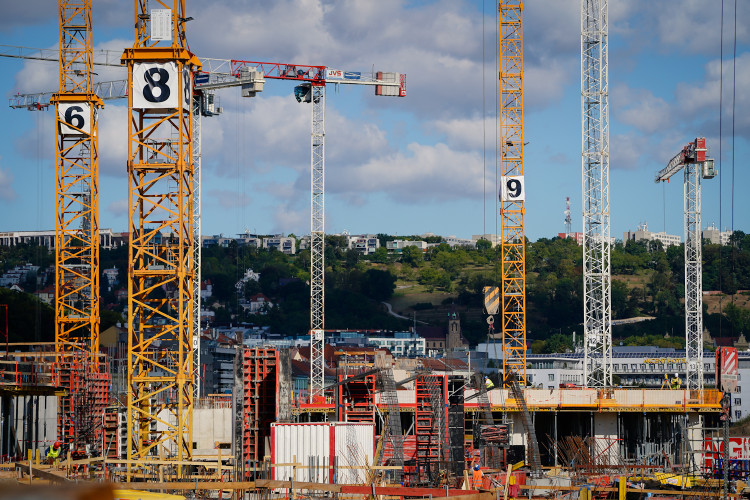 FOTOGALERIE: Lávka s promenádou i nové nástupiště. Smíchovské nádraží získává podobu